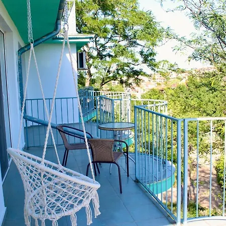 Πανσιόν Sunset Art Front