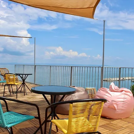 ゲストハウス Sunset Art Front 4*