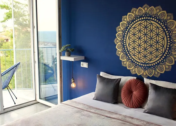 Sunset Art Front 招待所