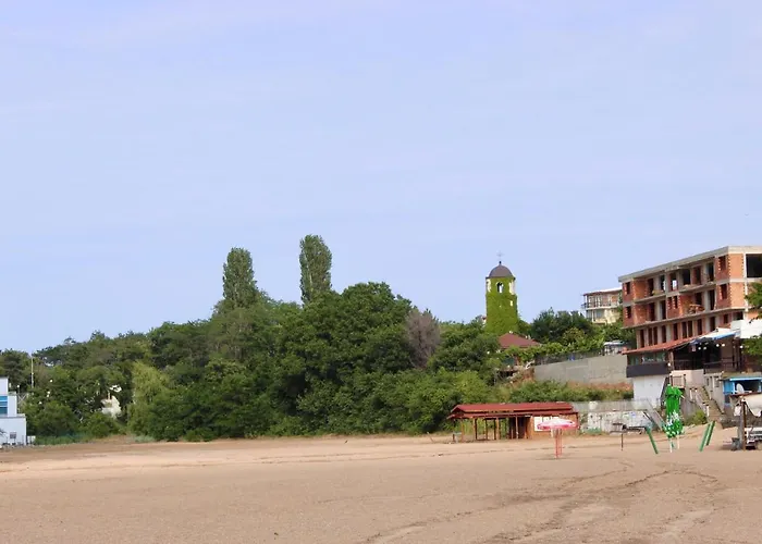 招待所 Sunset Art Front 4*