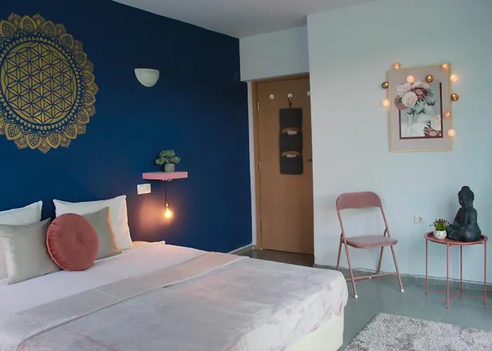 Sunset Art Front בית הארחה