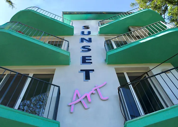 Sunset Art Front 招待所