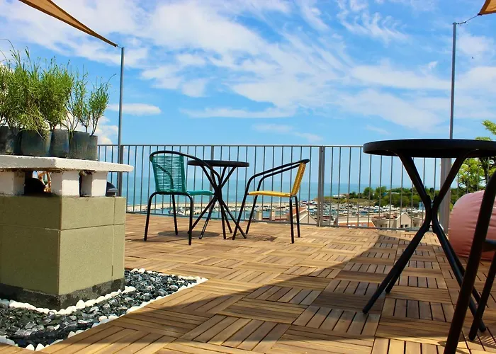 Sunset Art Front 招待所 切尔诺莫雷茨