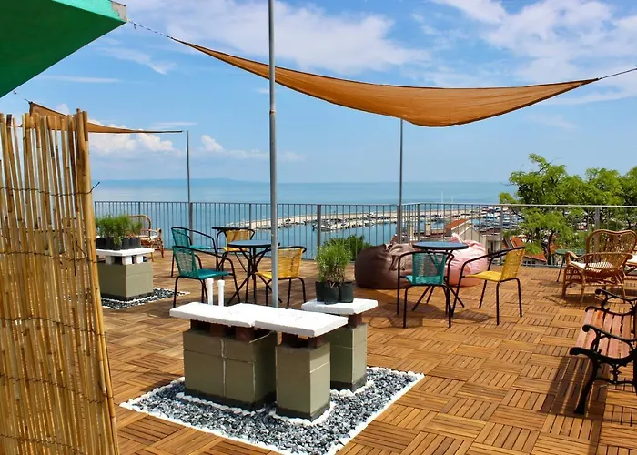 Sunset Art Front 招待所