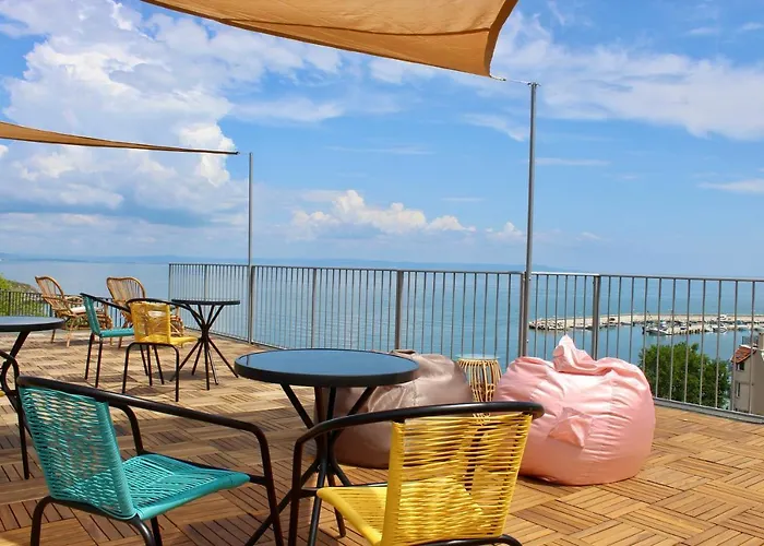 招待所 Sunset Art Front 4*