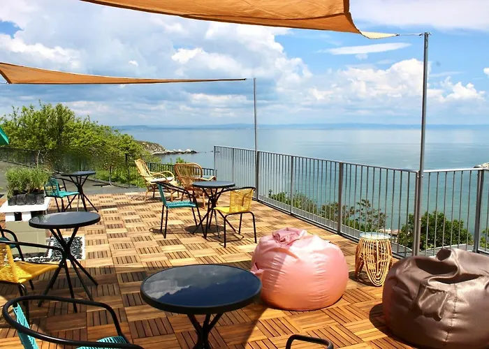 Sunset Art Front 招待所 4*